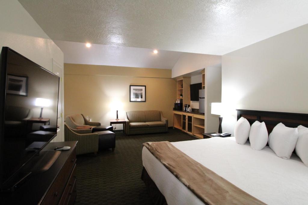 Dinosaur Inn & Suites image