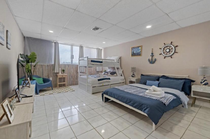 Cozy 1BR Beachside Getaway for 5 Guests image