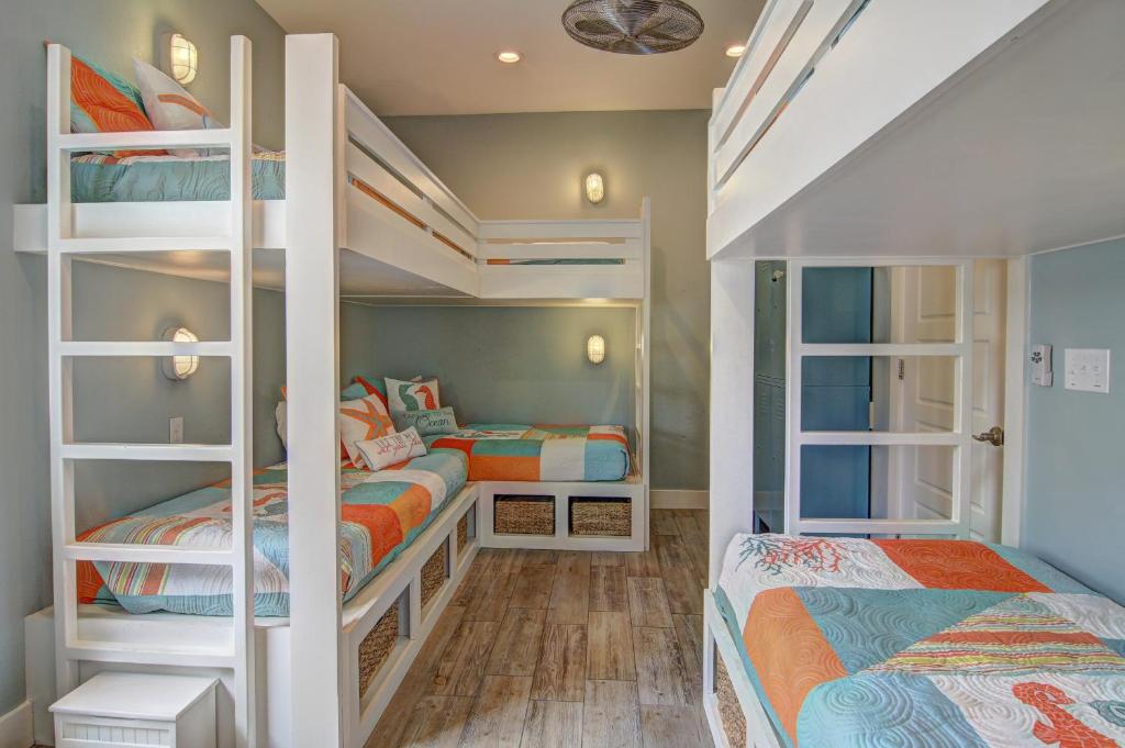 Watercolor Bungalow TC 2101 image