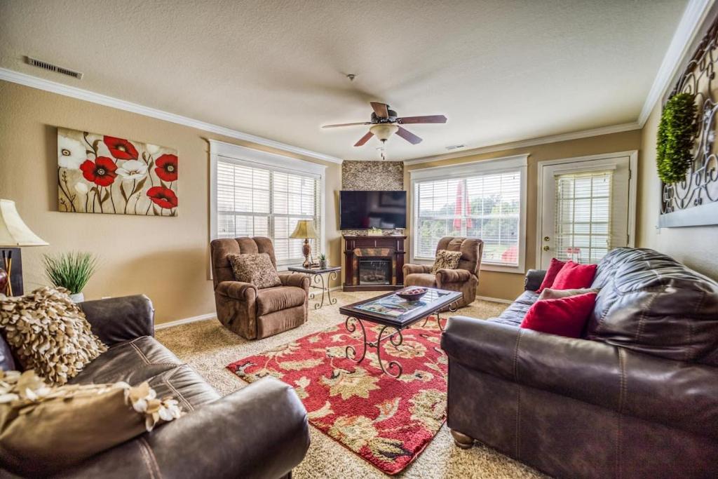 Little House on the Fairway- Luxury Golf Condo image