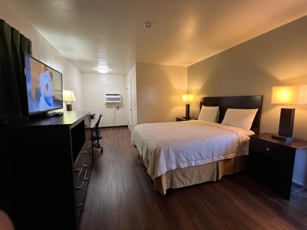 Riverside Motel image