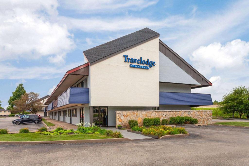 Travelodge by Wyndham Peoria image