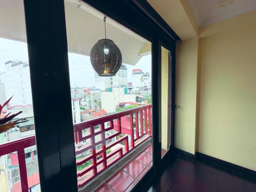 MAY - AMAYZING SKY VIEW hb