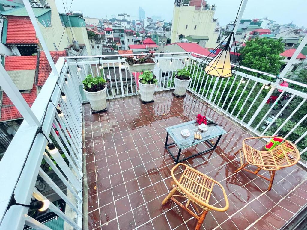 May - AMAYZING SKY VIEW HB