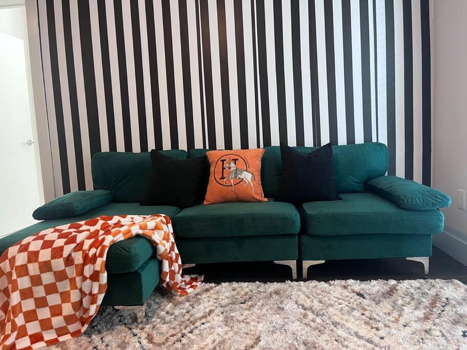 central located Modern west Midtown suite image