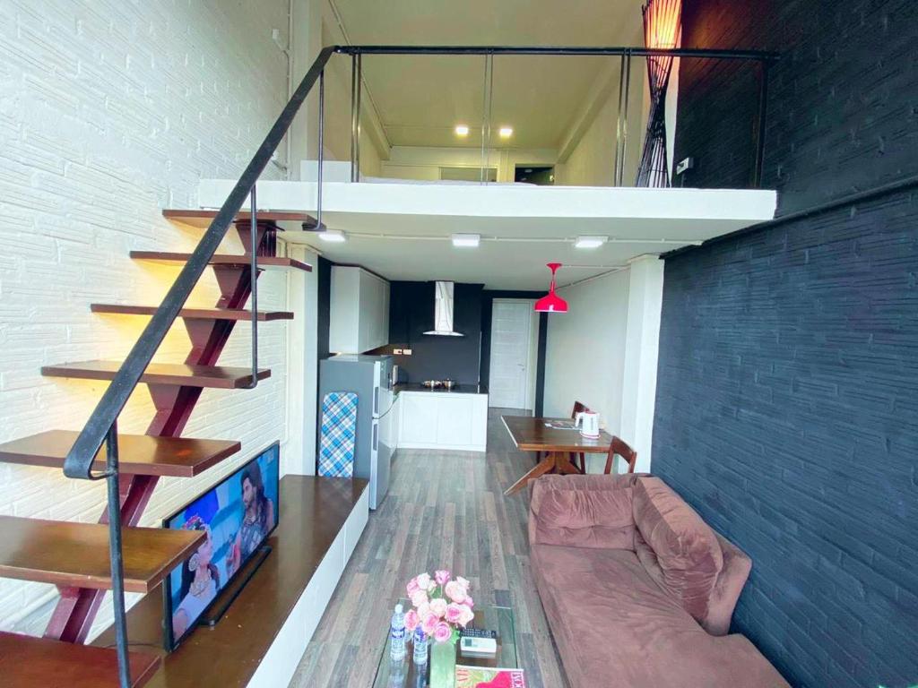 MAY - AMAYZING Duplex City view