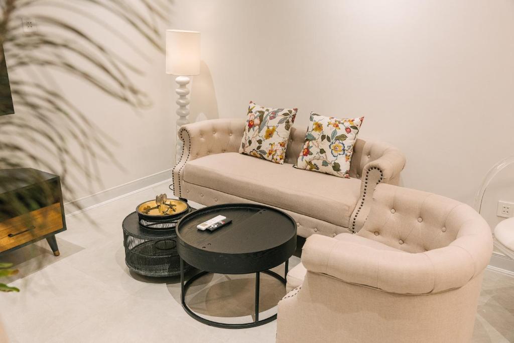 Central Modern Apt Big Group