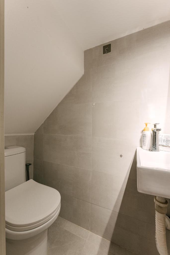 Central Modern Apt Big Group