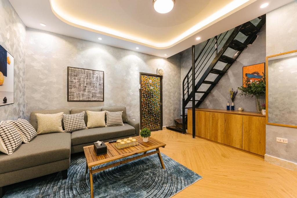 Super Location Old Quater Central