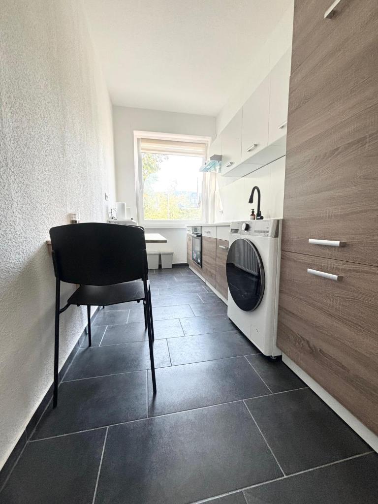 Cozy Apartment in Hannover Central - Tap to explore photos