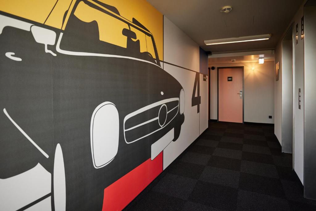 McDreams Hotel Stuttgart-City - Tap to explore photos