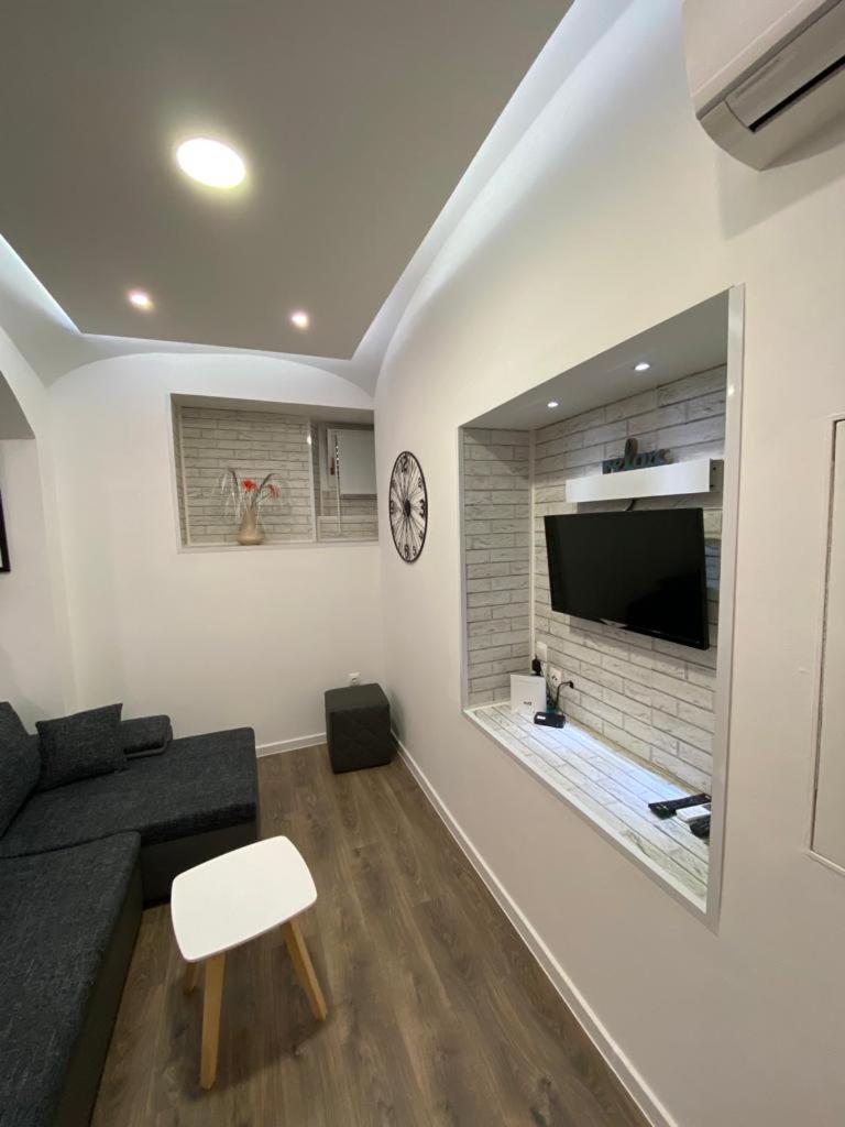 Apartment Frenki- Tkalčićeva -free parking - Tap to explore photos
