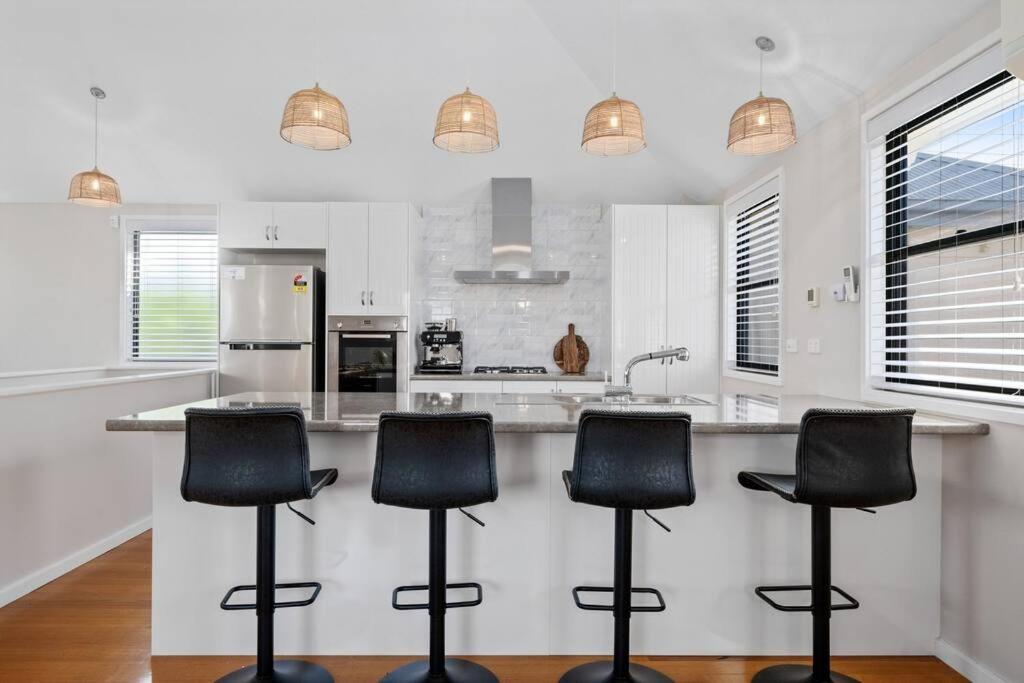 Spacious, Central 2bed 2bath, newly renovated gem! photo 1