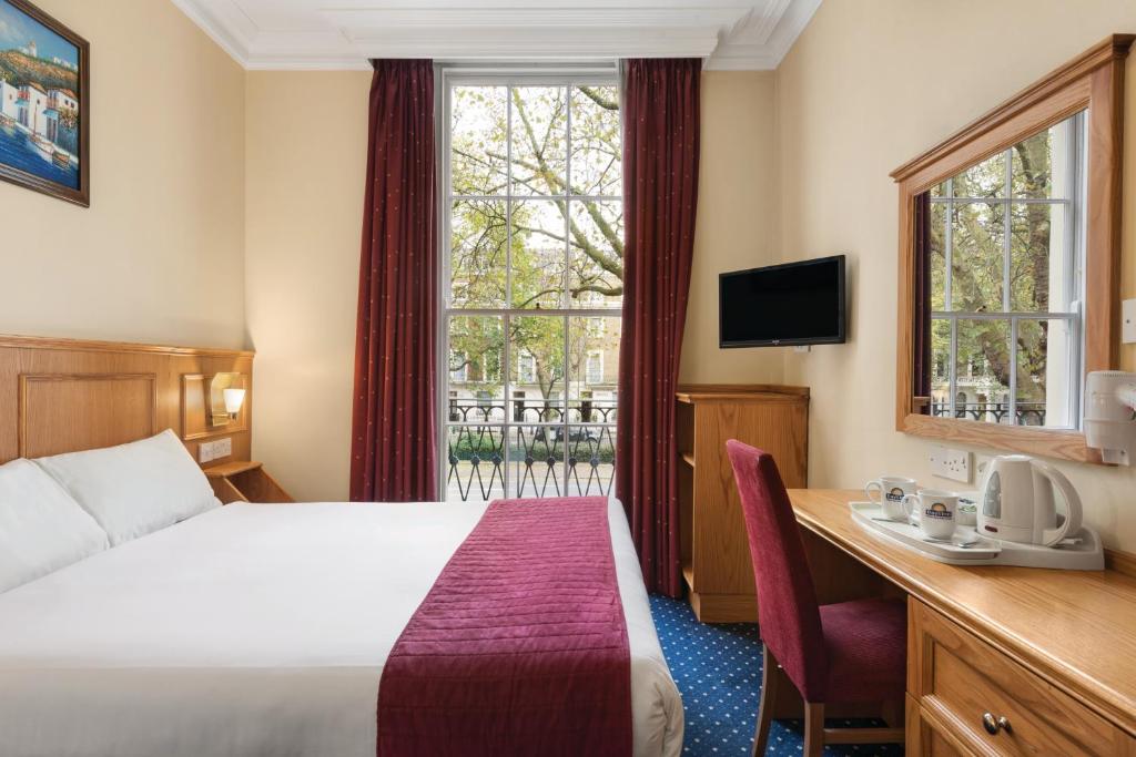 Days Inn Hyde Park - Tap to explore photos