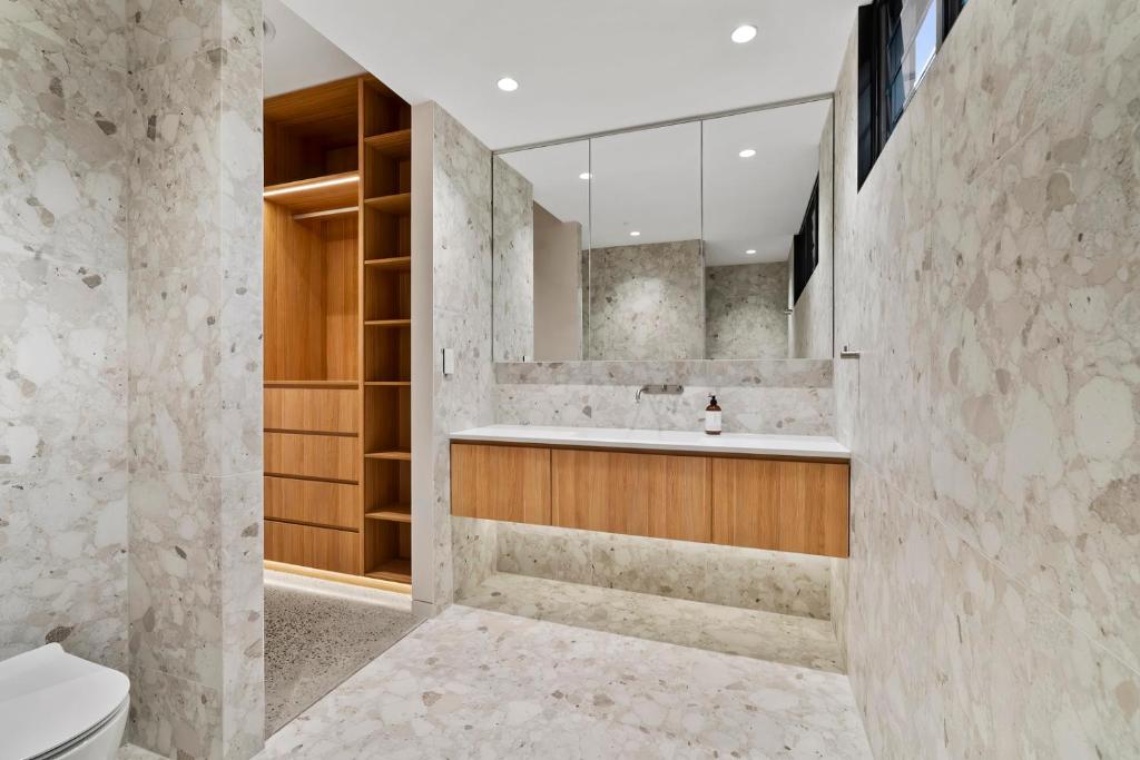 Luxe Condo at Alex Beach photo 1