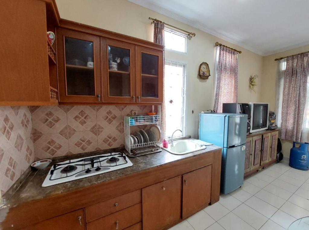Villa kota bunga at puncak bogor 3BR Free AC dan Karoke Super Lengkap photo 3