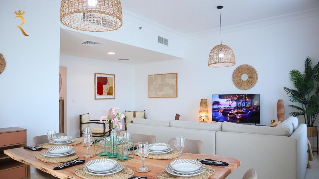 Elegant 2BR Golf View Oasis with Maids Room in Yas Island photo 2