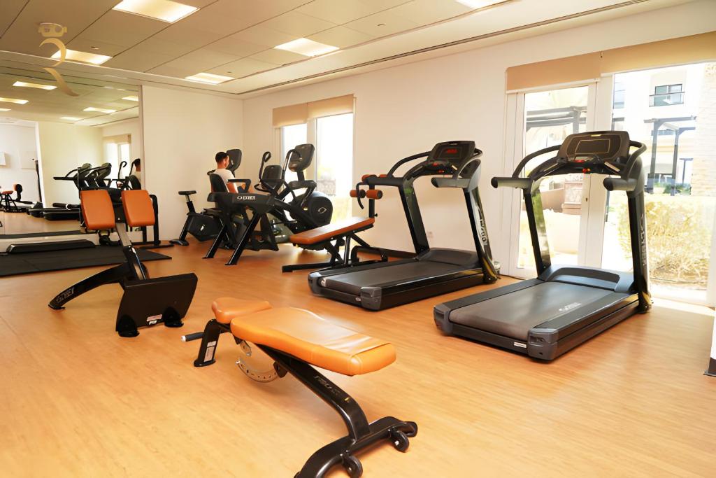 Elegant 2BR Golf View Oasis with Maids Room in Yas Island photo 1