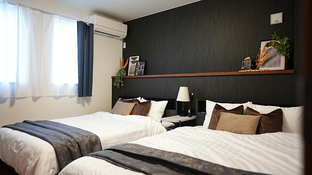 HOTELHOUSE Nekogoya Hachiken 八軒 - Tap to explore photos