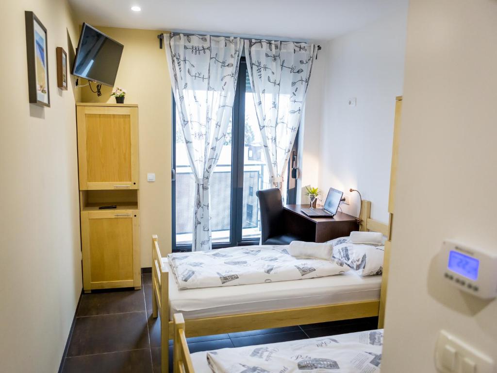 Hostel Moving photo 3