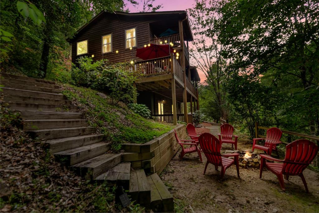 Amazing Creek View Cabin w/ Hot Tub, Firepit & Pool Table image