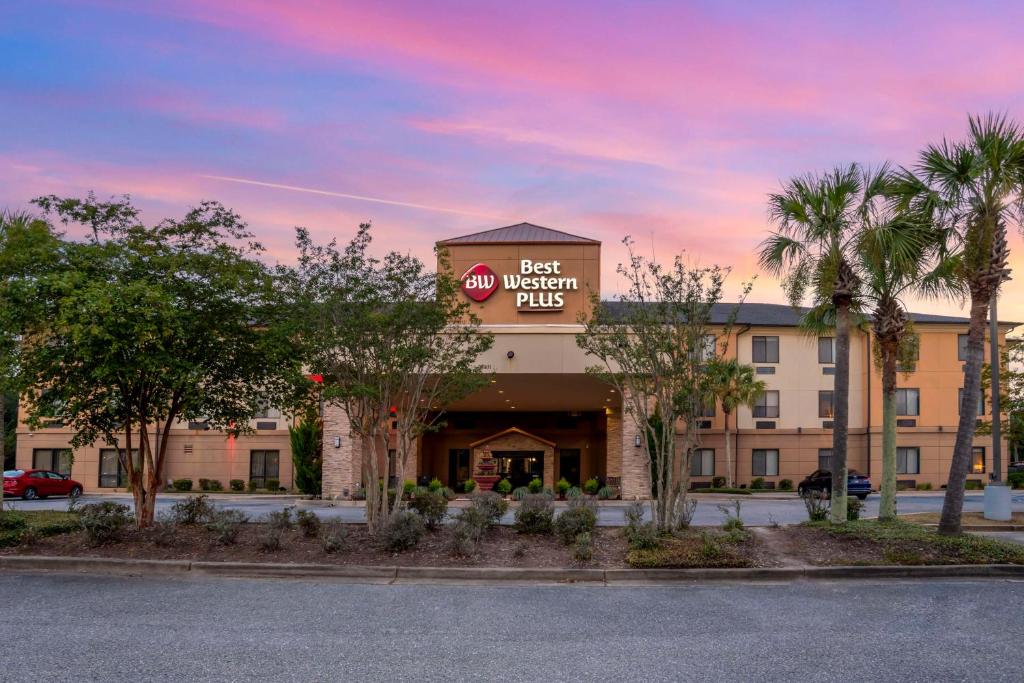 Best Western Plus Daphne Inn & Suites image