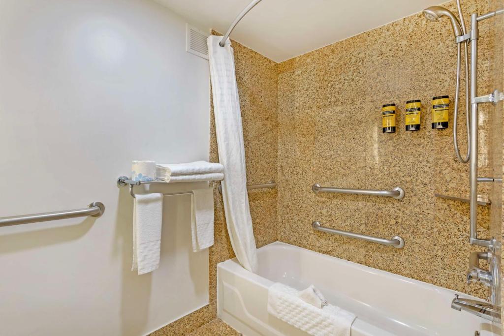Best Western Plus Sugar Land/Stafford - Tap to explore photos