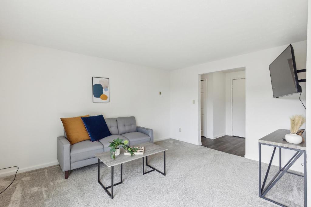 Midtown 3603 I Cozy & Comfy I Free Parking image