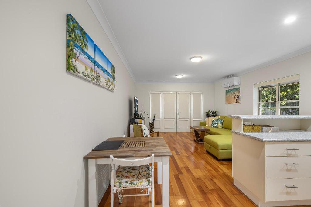 Pelican Pad 17 Sturt Street SWR photo 1