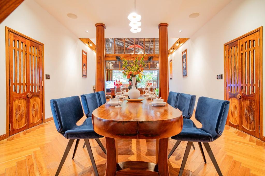 Woodland Sunset Villa - 4BRs - Near Danang Golf