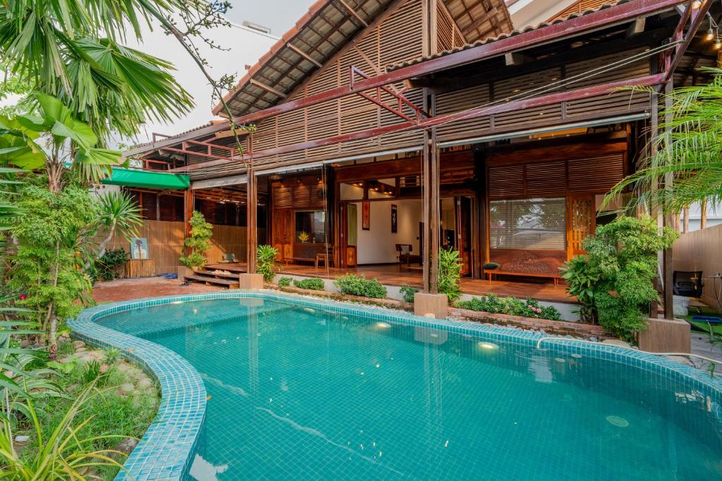 Woodland Sunset Villa - 4BRs - Near Danang Golf