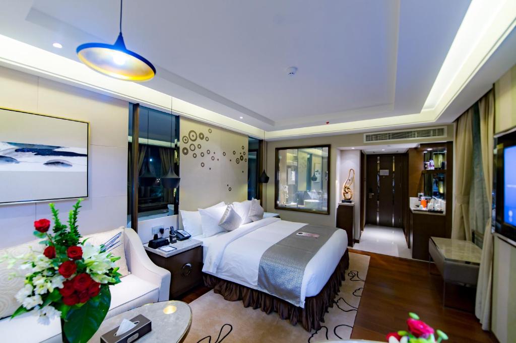 Braira Hotel Olaya - Tap to explore photos