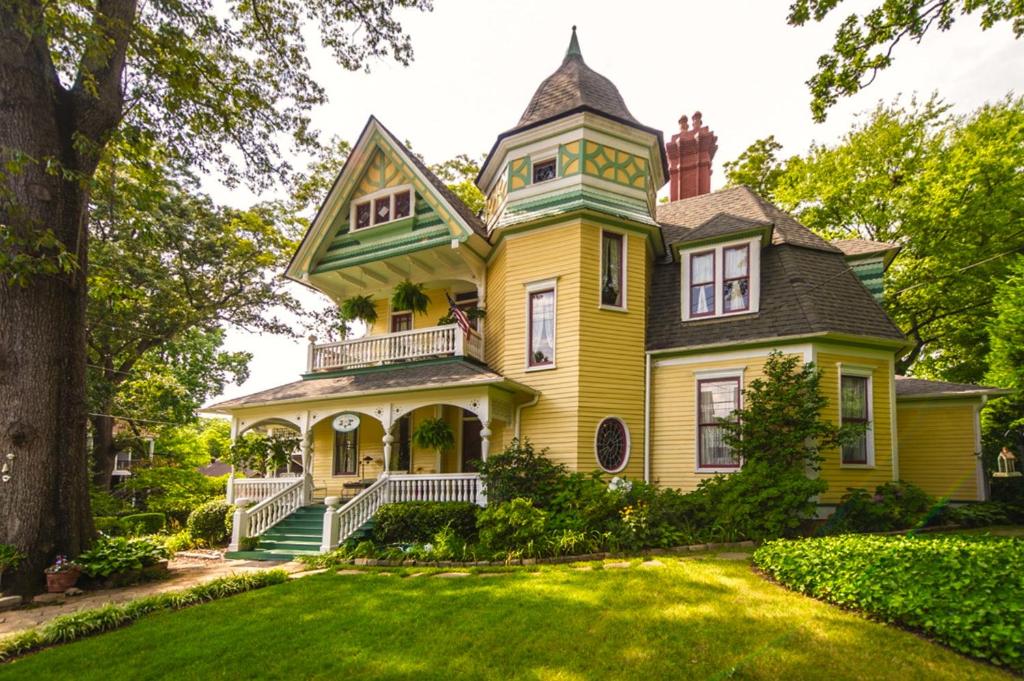 Sugar Magnolia Bed & Breakfast image