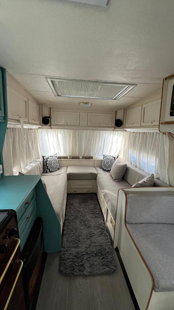 Caravan Albania photo 2