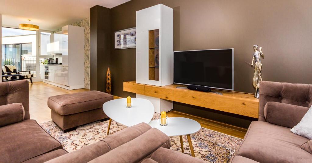 Апартаменты (Просторные апартаменты с 3 спальнями и террасой), Abieshomes Serviced Apartment - Votivpark