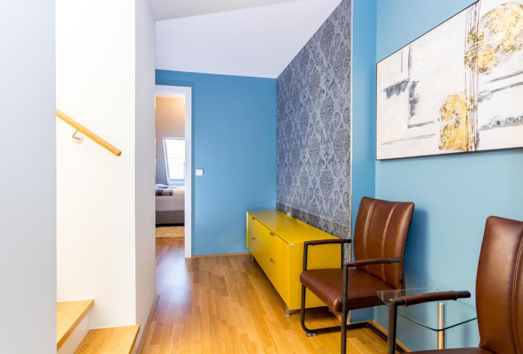 Апартаменты (Просторные апартаменты с 3 спальнями и террасой), Abieshomes Serviced Apartment - Votivpark