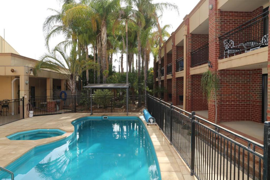 Wentworth Grande Resort - Tap to explore photos