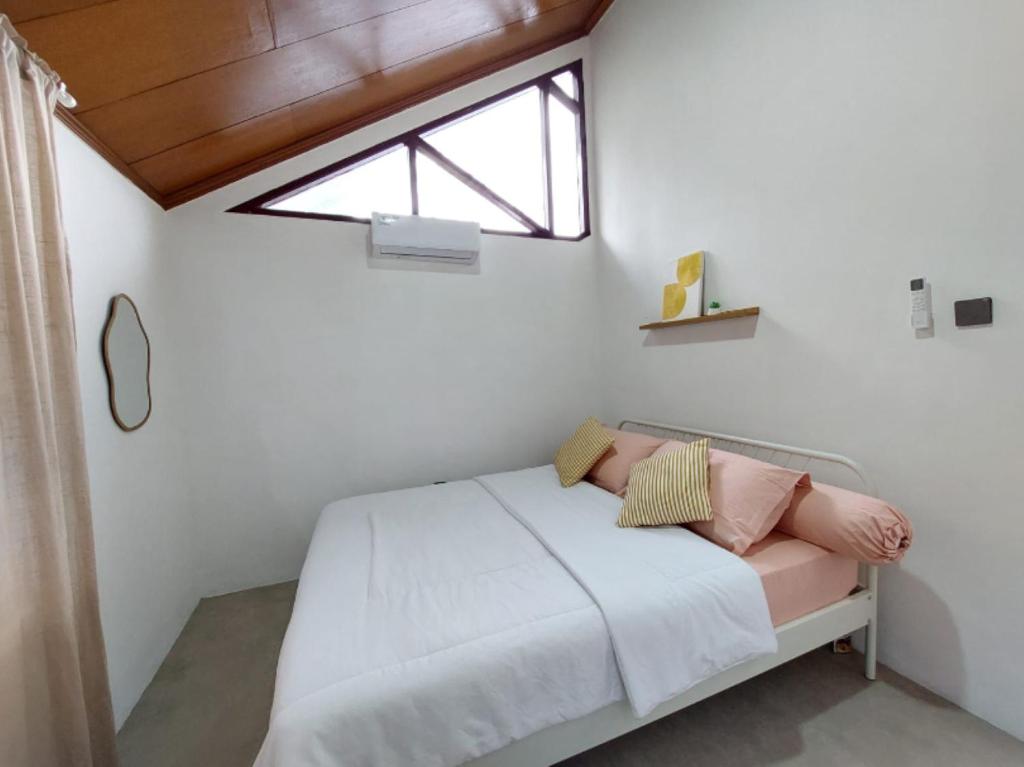 Villa kota bunga puncak bogor with pool & biliard photo 4