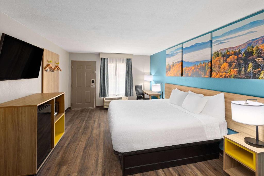 Days Inn by Wyndham Clarksville North image