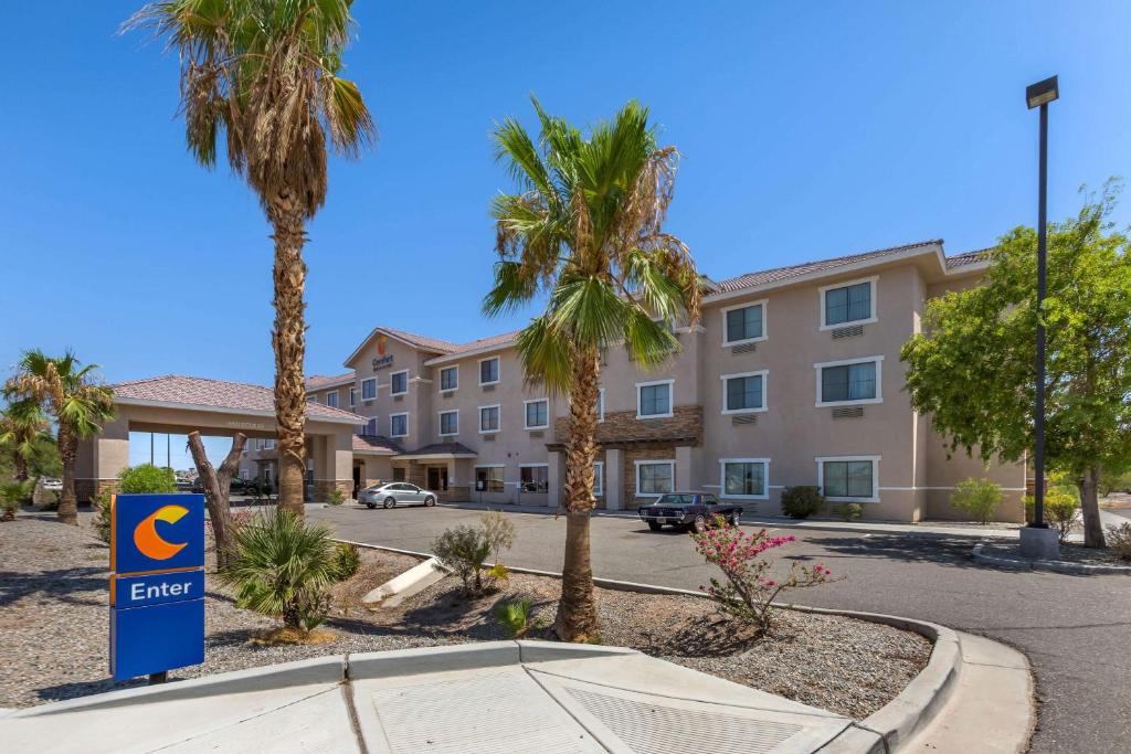 Comfort Inn & Suites Yuma I-8 image