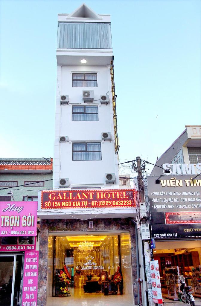 Gallant Hotel 154 - Near Cat Bi Airport - Tap to explore photos