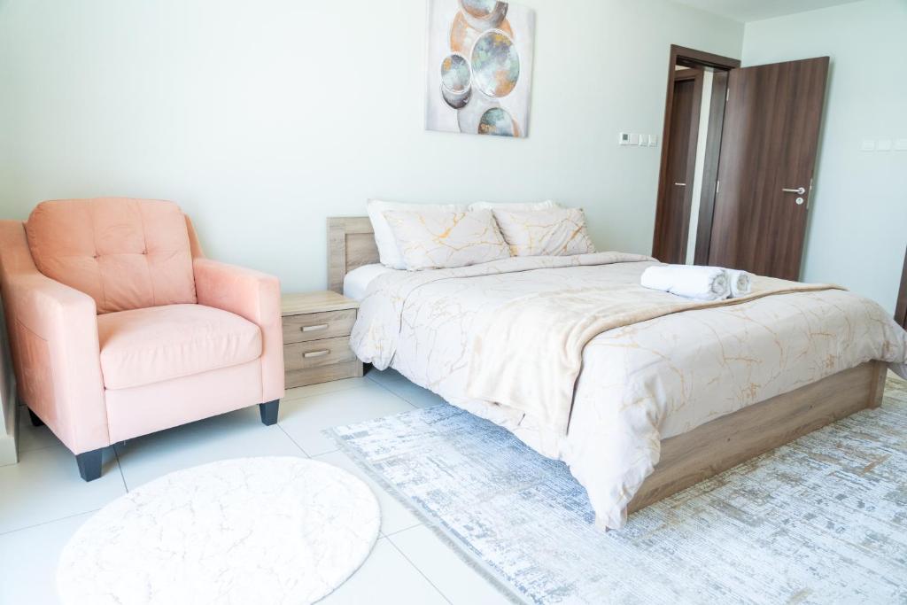 Upscale 2BR apartment with a complete view of the sea on Al Reem Island photo 3