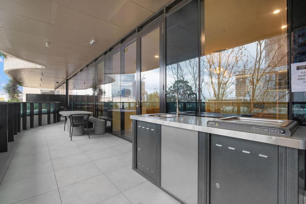 Cozy 1-Bed Flat with City Views photo 4