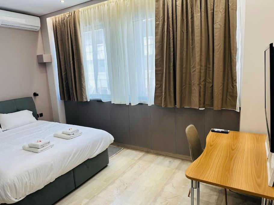 Port Brown Suite 2, Athens
