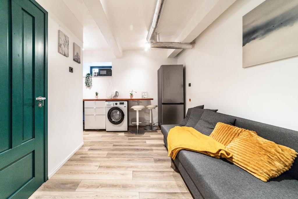 Dana-Charming & Very Central Apartment-1 - Tap to explore photos