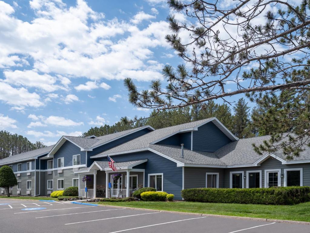 Country Inn of Two Harbors image