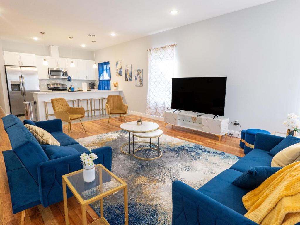 4 New Apts - 3 Bed Apt 1st Floor & 3 Bed Apt 2nd Floor - 1 Bed Studio Apt Ground Floor & 1 Bed Studio Apt Ground Floor near Penn Station EWR Airport Beth Israel Hospital NYC image