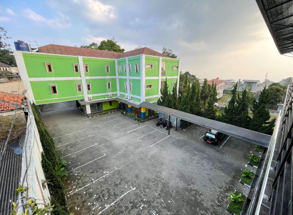 Hotel Cemara Hijau - Tap to explore photos