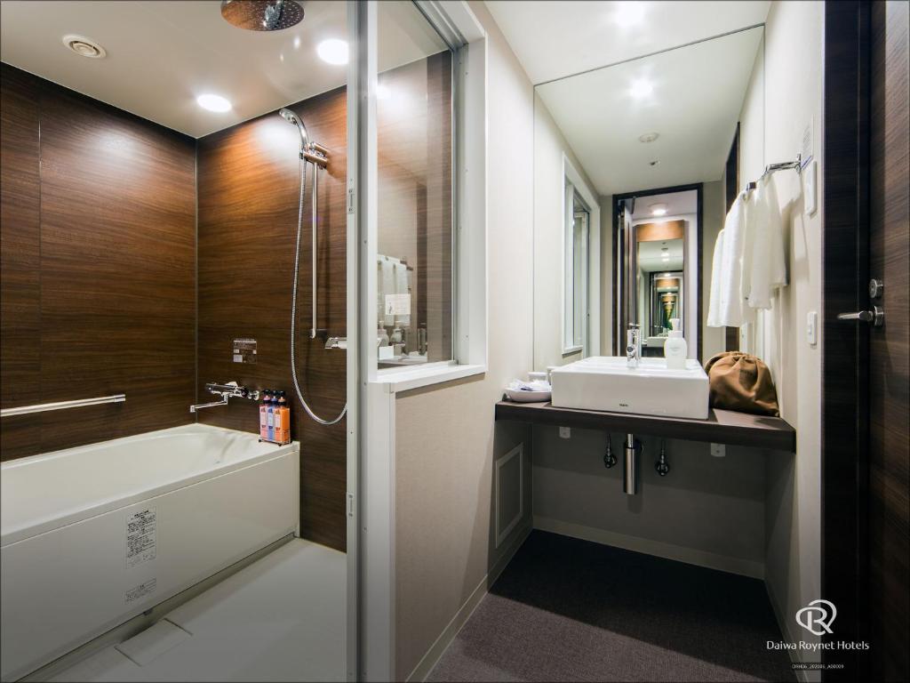 Daiwa Roynet Hotel Matsuyama - Tap to explore photos
