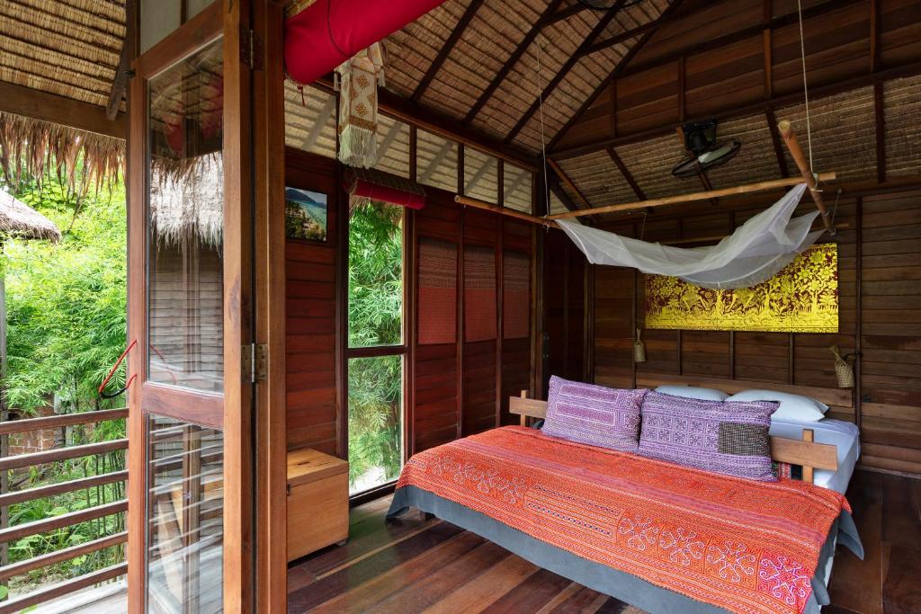 Castaway Resort Koh Lipe - Tap to explore photos